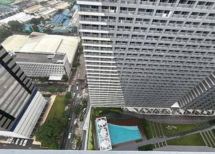 Jcs Staycation Fame Residences Aparthotel