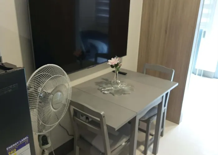Jcs Staycation Fame Residences 4*