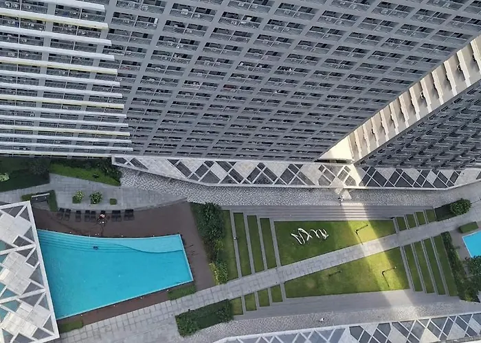 Jcs Staycation Fame Residences 4*